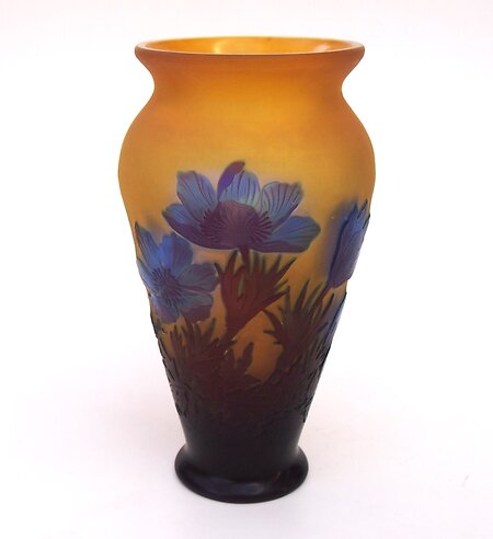 Emile Galle Cameo - Botanicals Medium. Galleanemone